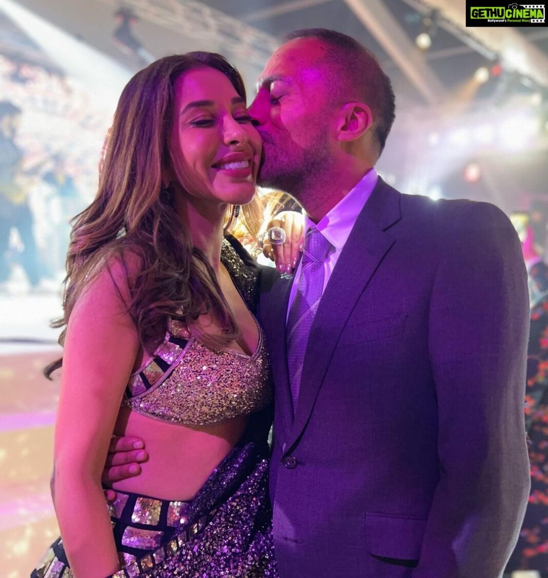 Sophie Choudry Instagram - So much to be thankful for…. My amazing family, my baby Tia, friends, my incredible team, good health, good food, the joy of singing, performing on stage doing what I love, the wonder of nature (especially the ocean), the opportunity to travel all across the world.. and all of you who give me so much love & support…Never for a minute do I take any of this for granted especially after the last 2 years🙏🏼❤️ #thanksgiving #thankful #grateful #sophiechoudry #gratitude #nevertakeanythingforgranted