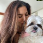 Sophie Choudry Instagram - So much to be thankful for…. My amazing family, my baby Tia, friends, my incredible team, good health, good food, the joy of singing, performing on stage doing what I love, the wonder of nature (especially the ocean), the opportunity to travel all across the world.. and all of you who give me so much love & support…Never for a minute do I take any of this for granted especially after the last 2 years🙏🏼❤️ #thanksgiving #thankful #grateful #sophiechoudry #gratitude #nevertakeanythingforgranted