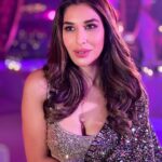 Sophie Choudry Instagram - Oh Chann di kudi… ✨🌙🤩 In the most stunning Lehenga @manishmalhotraworld @manishmalhotraworld Jewels @azotiique HMU @divyachablani15 #lehenga #bijleebijlee #ootn #desigirl #indianoutfit #styleinspo #paris #sophiechoudry #bling #shimmer #gratitude #makingmemories Chateau De Chantilly