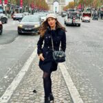 Sophie Choudry Instagram – Sending love from the city of love💕💕💕 #paris

 #amour #jadore #parisjetaime #parisianvibes #ootd #styleinspo #sophiechoudry #arcdetriomphe #etoile #nofilterneeded #champselysees Champs Elysées