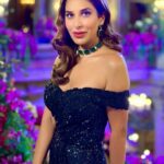 Sophie Choudry Instagram – A night at the Opera🖤

Gown @bhawnarao_couture 
Jewels @karishma.joolry 
@dipublicrelations 
HMU @divyachablani15 
📸 @badalrajacompany 

#paris #opera #palaisgarnier #redcarpet #blackgown #ootn #styleinsp #beauty #vintagehair #emeralds #sophiechoudry #magicalnight #gratitude Palais-Garnier