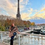 Sophie Choudry Instagram - And just like that I’m back in my fave place…Paris, Je T’aime ❤️ The last time I was here was in March 2020 just before the world went into lockdown… So much has changed and yet some things thankfully remain the same💖 And yes, the sky really is that magical.. #paris #jadore #parisjetaime #nofilter #shotoniphone13pro toureiffel #eiffeltower #riverseine #nofilterneeded #magichour #sunset #sophiechoudry #traveldiaries #gratitude #mostmagicalcity #thecityoflove #fall #autumninparis #myheart Paris, France