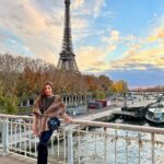 Sophie Choudry Instagram – And just like that I’m back in my fave place…Paris, Je T’aime ❤️

The last time I was here was in March 2020 just before the world went into lockdown… So much has changed and yet some things thankfully remain the same💖 And yes, the sky really is that magical..

#paris #jadore #parisjetaime #nofilter #shotoniphone13pro toureiffel #eiffeltower #riverseine #nofilterneeded #magichour #sunset #sophiechoudry #traveldiaries #gratitude #mostmagicalcity #thecityoflove #fall #autumninparis #myheart Paris, France