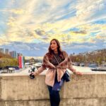 Sophie Choudry Instagram - And just like that I’m back in my fave place…Paris, Je T’aime ❤️ The last time I was here was in March 2020 just before the world went into lockdown… So much has changed and yet some things thankfully remain the same💖 And yes, the sky really is that magical.. #paris #jadore #parisjetaime #nofilter #shotoniphone13pro toureiffel #eiffeltower #riverseine #nofilterneeded #magichour #sunset #sophiechoudry #traveldiaries #gratitude #mostmagicalcity #thecityoflove #fall #autumninparis #myheart Paris, France
