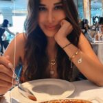 Sophie Choudry Instagram – Heartful of love, sunsets & food🤤 #dubai #photodump 

#mydubai #sophiechoudry #nammosdubai #palazzoversacedubai #styleinspo #balmainarmy #burjkhalifa #gratitude #sunset #beach #poolday Dubai, UAE