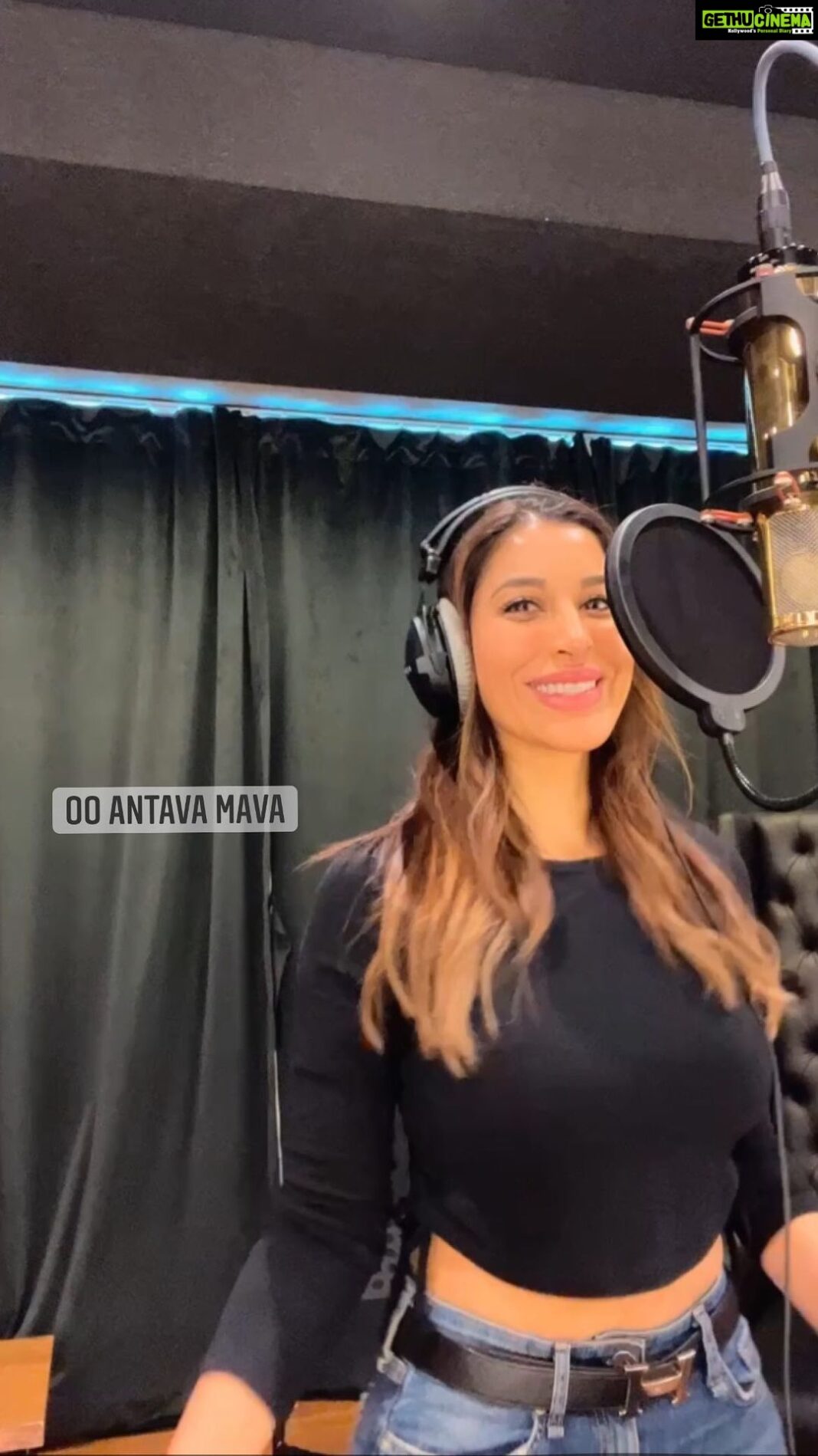 Sophie Choudry Instagram - I promised I’d try so this had to be done…Such an EPIC song @thisisdsp 🤩🤩
pls excuse the mistakes🙏🏼🤭
How did I do ? @samantharuthprabhuoffl
@indravathichauhan you rocked the song!
#pushpa #pushpasongs #ooantavaooooantava #ooantava #alluarjun #samantharuthprabhu #coversong #telugusongs #reels #singingreels #sophiechoudry
Tku as always @rhsharma009 @studio5o4
No copyright infringement intended. Just a cover version for Instagram . Sophie Choudry Instagram - I promised I’d try so this had to be done…Such an EPIC song @thisisdsp 🤩🤩 pls excuse the mistakes🙏🏼🤭 How did I do ? @samantharuthprabhuoffl @indravathichauhan you rocked the song! #pushpa #pushpasongs #ooantavaooooantava #ooantava #alluarjun #samantharuthprabhu #coversong #telugusongs #reels #singingreels #sophiechoudry Tku as always @rhsharma009 @studio5o4 No copyright infringement intended. Just a cover version for Instagram .