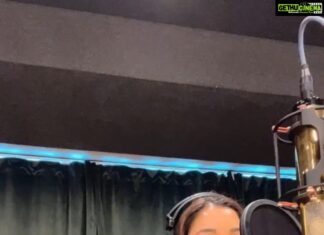 Sophie Choudry Instagram - I promised I’d try so this had to be done…Such an EPIC song @thisisdsp 🤩🤩 pls excuse the mistakes🙏🏼🤭 How did I do ? @samantharuthprabhuoffl @indravathichauhan you rocked the song! #pushpa #pushpasongs #ooantavaooooantava #ooantava #alluarjun #samantharuthprabhu #coversong #telugusongs #reels #singingreels #sophiechoudry Tku as always @rhsharma009 @studio5o4 No copyright infringement intended. Just a cover version for Instagram .