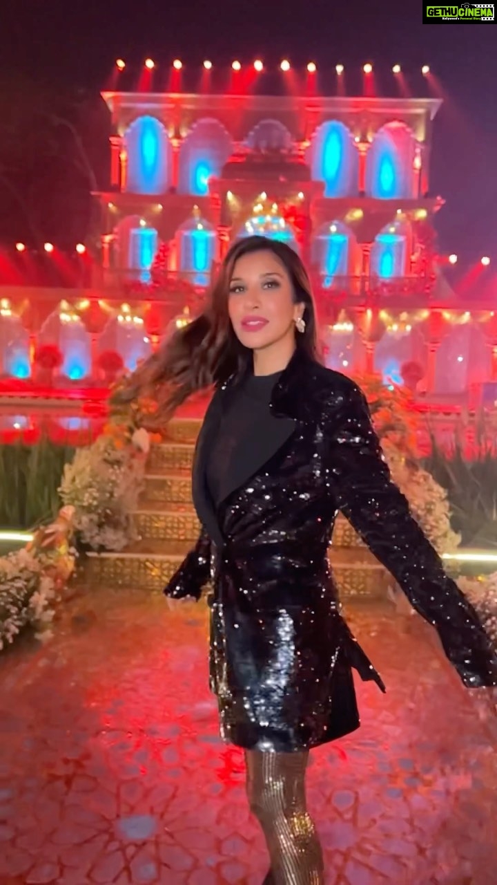 Sophie Choudry Instagram - Living my own fairytale,making my own story❤️🔥🎤 #gig-life Love this song but that step looks best on the man himself ☺️ HMU @ambereenyusuf #showtime #bts #gratitude #srivalli #workhard #focus #sophiechoudry #trending #trendingsong #lovewhatyoudo #weekendvibes #reelitfeelit #pushpa #alluarjun