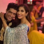 Sophie Choudry Instagram - Hope your Diwali was as full of love & light as mine🪔 #grateful #friendslikefamily #diwali #happydiwali #loveandlight #gratitude #positivevibesonly #sophiechoudry #prettiness #manishmalhotra #sophiechoudry #desigirl