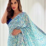 Sophie Choudry Instagram - Love, light & saris..my kind of Diwali 💥 Here’s wishing you the best of health, prosperity & happiness..Happy Diwali✨❤️ Sari @manishmalhotra05 @manishmalhotraworld HMU @ambereenyusuf Pallu drop @nushrrattbharuccha 😄love you #diwali #happydiwali #diwali2021 #sari #sarilove #sparkle #sparkleandshine #sequinsari #manishmalhotra #prettiness #desigirl #positivevibesonly #sophiechoudry