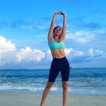 Sophie Choudry Instagram – Stretch yourself…Mind, body & soul💙

#positivevibesonly #gratefulheart #stretchyourself #stretch #tuesdaymotivation #tuesdayvibes #nature #ocean #sunrise #sunkissed #sophiechoudry #nofilterneeded #fitnessmotivation #fitnessgoals #fitisthenewsexy