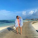 Sophie Choudry Instagram – A place where there is No news, No shoes💙

@discoversoneva #photodump
@globalspa_mag 

#discoversoneva #paradise #experiencesoneva #sonevajani #maldives #nonewsnoshoes #travelwithglobalspa #smilewithglobalspa #globalspa #beach #oceanlife #islandgirl #watervilla #styleinspo #blueskies #sophiechoudry #weekendvibes #vacay 

Styling @tanimakhosla 
HMU📸 @ambereenyusuf Soneva Jani