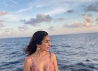 Sophie Choudry Instagram - Sunsets at Soneva🧡 Beyond magical especially when the dolphins come out to play! @discoversoneva @globalspa_mag 👗 @flirtatious_india Earrings @anushkajainjewellery @tanimakhosla @ambereenyusuf #discoversoneva  #experiencesoneva #sonevajani #travelwithglobalspa #smilewithglobalspa #globalspa  #sunset #maldives #sunsetcruise #dolphins #ocean #oceanlife #sundayvibes #grateful #nature #nofilterneeded #sophiechoudry Soneva Jani