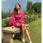Sophie Choudry Instagram - Agar firdaus bar roo-e zameen ast, Hameen ast-o hameen ast-o hameen ast ❤️ #heavenonearth #srinagar #nature #kashmir #magical #wanderlust #gratitude #sophiechoudry #mountains #nofilterneeded Dress @ridhimehraofficial Styling @dipublicrelations Srinagar Kashmir