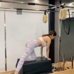 Sophie Choudry Instagram - Keep your head high & your glutes tight 🍑 #fitnessfriday #glutes #gluteworkout #pilates #pilatesgirl #sophiechoudry #fridaymotivation #friyay #fitisthenewsexy #loveyourcurves #reformer