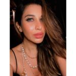 Sophie Choudry Instagram - Candlelight dinners, sunset coffees & champagne mornings🤎🥂 #photodump #goa #goadiaries #myfirstphotodump #moet #affogato #workation #champagne #westingoa #sophiechoudry #sunset #weekendvibes #shootlife #babaaurhum #bomrasgoa #gratitude