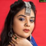 Sreemukhi Instagram - Comedy Stars ✨ Outfit @navya.marouthu Jewellery @aadyaah PC @chinthuu_klicks Make up @nookesh.malla Hair @praneetha_beautymakeover #sreemukhi #comedystars