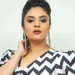 Sreemukhi Instagram - Comedy Stars ✨ Outfit @veena_vatticuti Styled @greeshma_krishna.k Earrings @pretty.jewelbox PC @chinthuu_klicks Make up @nookesh.malla Hair @praneetha_beautymakeover #styledbygkk #sreemukhi