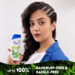 Sreemukhi Instagram – Dandruff is always a concern for everyone. I have tried so many home remedies either it gets messy, or I don’t follow a routine and hence dandruff keeps coming back.
Neem was one ingredient which is a part of our culture suggested for hair and dandruff & that’s how i picked the NEW #HeadAndShoulderNeem anti-dandruff shampoo by @headandshouldersindia as I saw it at the nearest store. 

It smells great and also has beautiful green color just like neem.  It gives you upto 100% Dandruff Protection and Now I can be really scalp brave when I style my hair.

#HeadAndShouldersNeem
#antidandruffshampoo