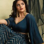 Sreemukhi Instagram - For a recent appearance! 🖤 Outfit @navya.marouthu PC @chinthuu_klicks Make up @nookesh.malla Hair @praneetha_beautymakeover #sreemukhi