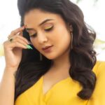 Sreemukhi Instagram – Chef Mantra ✨

Outfit @divya_varun_official 
Pc @chinthuu_klicks 
Make up @nookesh.malla 
Hair @gopi_bridal_makeovers 

#chefmantraonaha #sreemukhi