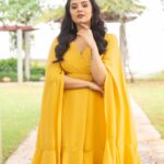 Sreemukhi Instagram - Chef Mantra ✨ Outfit @divya_varun_official Pc @chinthuu_klicks Make up @nookesh.malla Hair @gopi_bridal_makeovers #chefmantraonaha #sreemukhi