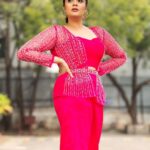 Sreemukhi Instagram - Comedy Stars ✨ Outfit @moo_glitz_glam Earrings @aadyaah PC - @chinthuu_klicks Make up - Ramesh Hair - Shivaji #comedystars #sreemukhi