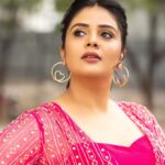 Sreemukhi Instagram – Comedy Stars ✨ 

Outfit @moo_glitz_glam 
Earrings @aadyaah 
PC – @chinthuu_klicks 
Make up – Ramesh
Hair – Shivaji

#comedystars #sreemukhi