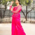 Sreemukhi Instagram - Comedy Stars ✨ Outfit @moo_glitz_glam Earrings @aadyaah PC - @chinthuu_klicks Make up - Ramesh Hair - Shivaji #comedystars #sreemukhi