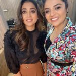 Sreemukhi Instagram - Chef Mantra ✨ With this beautiful woman @shriya_saran1109 🥰❤️ Premiering now on @ahavideoin 🧑‍🍳 #sreemukhi #ChefMantraonAHA