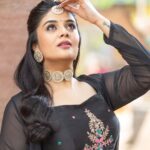 Sreemukhi Instagram - Comedy Stars ✨ Outfit @divya_varun_offical Jewellery @aadyaah PC @chinthuu_klicks Make up @nookesh.malla Hair @gopi_bridal_makeovers #Comedystars #sreemukhi