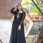 Sreemukhi Instagram – Comedy Stars ✨ 

Outfit @divya_varun_offical 
Jewellery @aadyaah 
PC @chinthuu_klicks 
Make up @nookesh.malla 
Hair @gopi_bridal_makeovers 

#Comedystars #sreemukhi