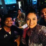 Sreemukhi Instagram – Thursday thrist! Early weekend! 🖤
@sushruth @jabardasth_avinash @kirthana_sunil @anuja_vakiti 
#sreemukhi #thursdayvibes #happy By The Bottle