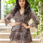 Sreemukhi Instagram - Love for Leopard Prints! 🖤 PC @chinthuu_klicks Make up @nookesh.malla Hair @gopi_bridal_makeovers #sreemukhi #leopardprint