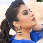 Sreemukhi Instagram - For Zee Kutumbam Awards! 🥰 Today at 6pm on @zeetelugu Styled by @impriyankasahajananda Outfit @akruthi_label Earrings @kushalsfashionjewellery PC @chinthuu_klicks Make up @nookesh.malla Hair @gopi_bridal_makeovers #sreemukhi #zka2021 #styledbypriyankasahajananda