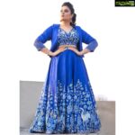 Sreemukhi Instagram - For Zee Kutumbam Awards! 🥰 Today at 6pm on @zeetelugu Styled by @impriyankasahajananda Outfit @akruthi_label Earrings @kushalsfashionjewellery PC @chinthuu_klicks Make up @nookesh.malla Hair @gopi_bridal_makeovers #sreemukhi #zka2021 #styledbypriyankasahajananda