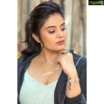Sreemukhi Instagram - Comedy stars ✨ Styling @greeshma_krishna.k PC @chinthuu_klicks Make up @nookesh.malla Hair @gopi_bridal_makeovers #sreemukhi #comedystars
