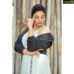 Sreemukhi Instagram - Comedy stars ✨ Styling @greeshma_krishna.k PC @chinthuu_klicks Make up @nookesh.malla Hair @gopi_bridal_makeovers #sreemukhi #comedystars