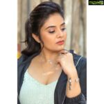 Sreemukhi Instagram - Comedy stars ✨ Styling @greeshma_krishna.k PC @chinthuu_klicks Make up @nookesh.malla Hair @gopi_bridal_makeovers #sreemukhi #comedystars