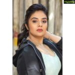 Sreemukhi Instagram - Comedy stars ✨ Styling @greeshma_krishna.k PC @chinthuu_klicks Make up @nookesh.malla Hair @gopi_bridal_makeovers #sreemukhi #comedystars