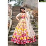 Sreemukhi Instagram - Dasara Dosti! ✨ For @zeetelugu 🥰 Styled by @impriyankasahajananda Outfit @akruthi_label Jewellery @shubampearls PC @chinthuu_klicks Make up @nookesh.malla Hair @gopi_bridal_makeovers #sreemukhi #zeetelugu #dasara #dasaradosti #styledbypriyankasahajananda