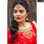 Sreemukhi Instagram - Comedy stars ✨ Styled by - @greeshma_krishna.k Outfit by - @kadhambari_studio Accessories - @pretty.jewelbox PC @chinthuu_klicks Make up @nookesh.malla Hair @gopi_bridal_makeovers #comedystars #sreemukhi #starmaa