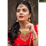 Sreemukhi Instagram - Comedy stars ✨ Styled by - @greeshma_krishna.k Outfit by - @kadhambari_studio Accessories - @pretty.jewelbox PC @chinthuu_klicks Make up @nookesh.malla Hair @gopi_bridal_makeovers #comedystars #sreemukhi #starmaa