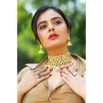 Sreemukhi Instagram - Bomma Adhirindi ☺️ Outfit @rekhas_couture Styling @kirthana_sunil Jewellery @kaluva_jewels PC @chinthuu_klicks Make up @nookesh.malla Hair - Ramesh #sreemukhi #bommaadhirindi