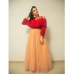 Sreemukhi Instagram – “Oh Womaniya” 🧡
Outfit @rekhas_couture 
Styling @kirthana_sunil 
PC @chinthuu_klicks 
Make up @nookesh.malla 
Hair @gopi_bridal_makeovers 
#sreemukhi #ohwomaniya