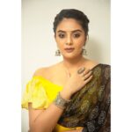 Sreemukhi Instagram – “Oh Womaniya”🥰
In this gorgeous saree ☺️
Outfit @rekhas_couture 
Styling @kirthana_sunil 
PC @chinthuu_klicks 
Make up @nookesh.malla 
Hair @gopi_bridal_makeovers 
#sreemukhi #ohwomaniya