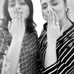 Sreemukhi Instagram - Here we go with the “Puthadi Bomma Poornamma“ @shamnakasim 😍 Lovely to have this wonderful woman full of love! ❤️ #OhWomaniya #episodeisout #allaboutwoman #sreemukhi #poorna