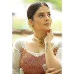 Sreemukhi Instagram - Vinayaka Chavithi Shubhakankshalu ☺️ Catch us on “Anukanadhi okati ainadhi okati” at 9am on ETV! ☺️ Outfit @rekhas_couture Styling @kirthana_sunil PC @chinthuu_klicks Jewellery @bandhanemporio Make up @nookesh.malla Hair @gopi_bridal_makeovers #sreemukhi #anukunnadiokatiayinadiokati #vinayakachavithi2020 #safetyfirstcelebrationnext
