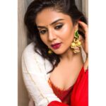 Sreemukhi Instagram - Let’s brighten it up! ❤️☺️ Outfit @rekhas_couture Styling @kirthana_sunil PC @chinthuu_klicks Earrings @bandhanemporio Make up @nookesh.malla Hair @gopi_bridal_makeovers #sreemukhi