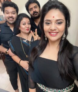 Sreemukhi Instagram - Diwali 2021 🖤🧿 #myloves #family #sreemukhi